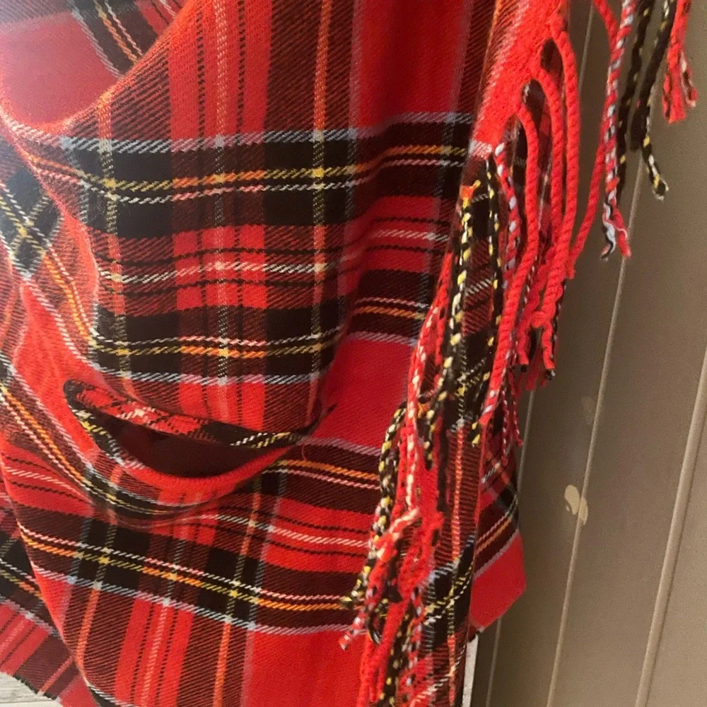 Women’s Plaid Red Tartan shawl with armholes fringe - Picture 6 of 7